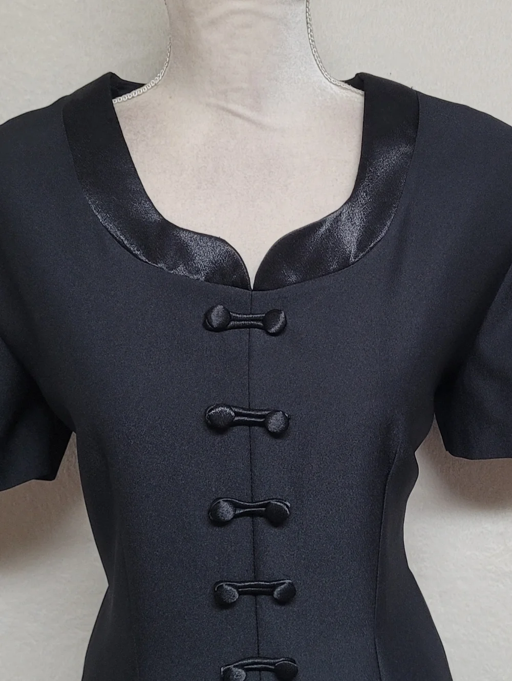 90s Vintage Miss Scarlett Black Satin Crepe Frog Clasp Closure Midi Wiggle Dress - Picture 3 of 11